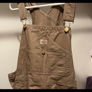 tan dickies overalls, doesn’t have sizing tag, no tag but never worn, fit M